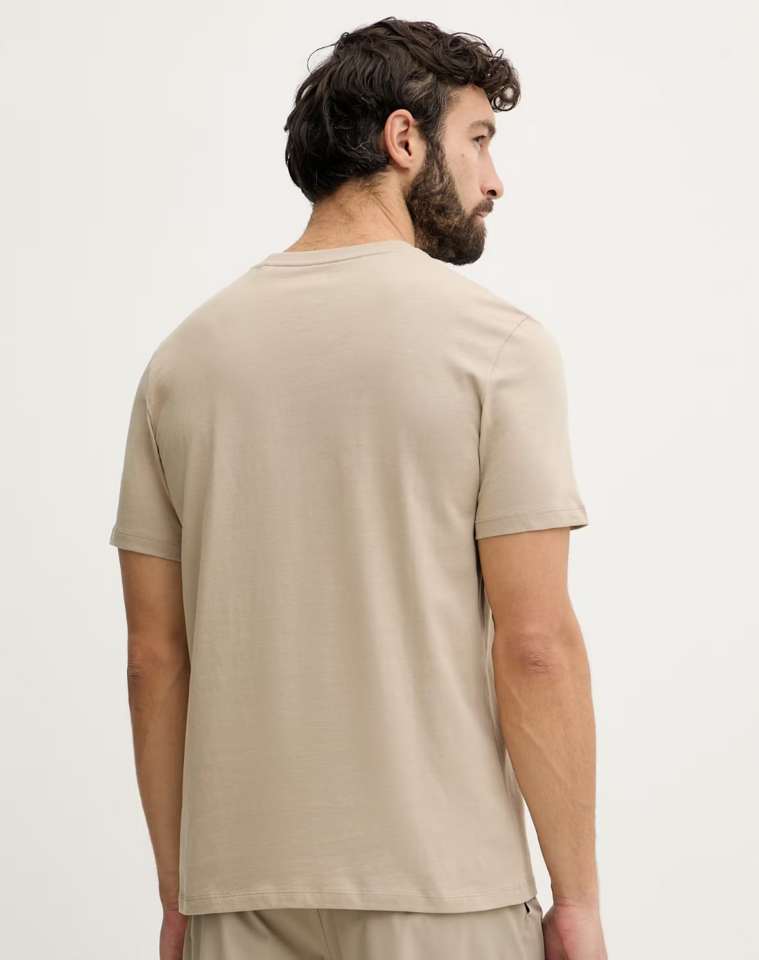 ÜÇGEN LOGOLU PAMUK T-SHIRT