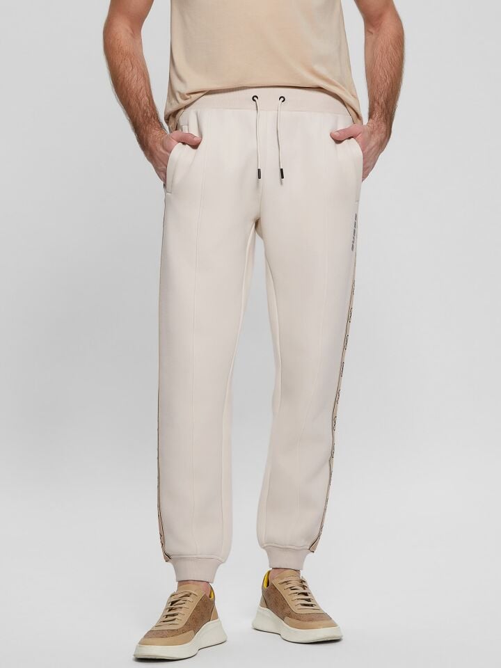 Guess Mickey Yan Logo Detaylı Erkek Jogger Pantolon