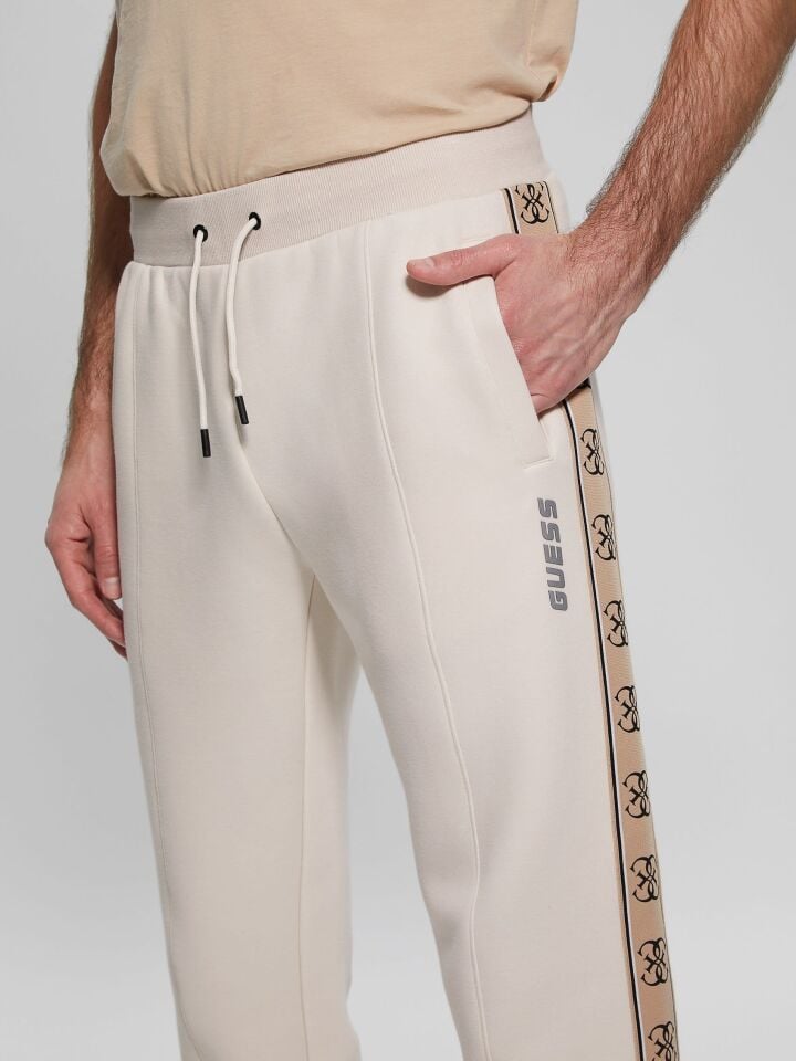 Guess Mickey Yan Logo Detaylı Erkek Jogger Pantolon