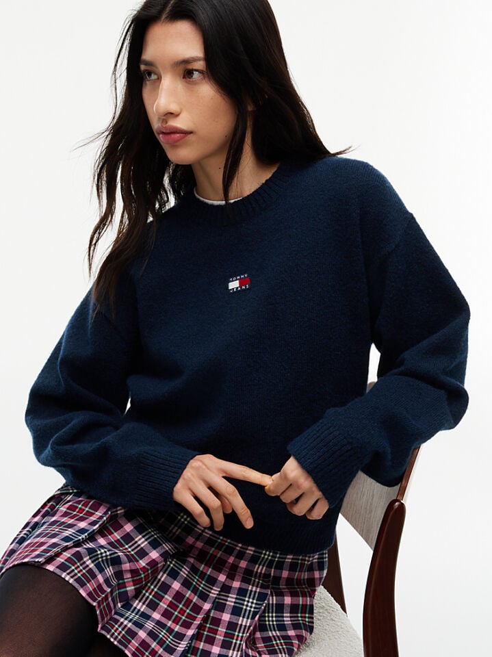 FLUFFY BADGE SWEATER