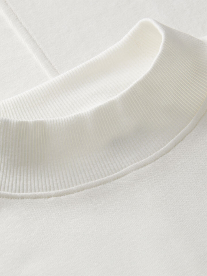 GOLD BUTTON HIGH-NK S/S TEE