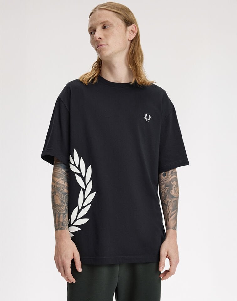 TEXTURED LAUREL WREATH T-SHIRT