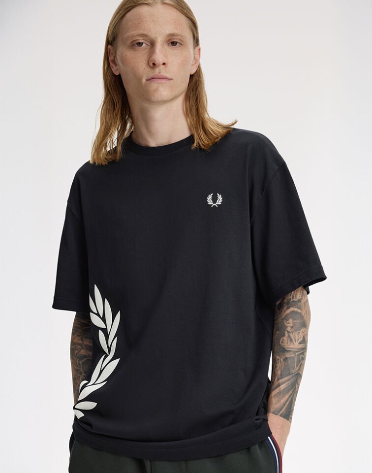 TEXTURED LAUREL WREATH T-SHIRT