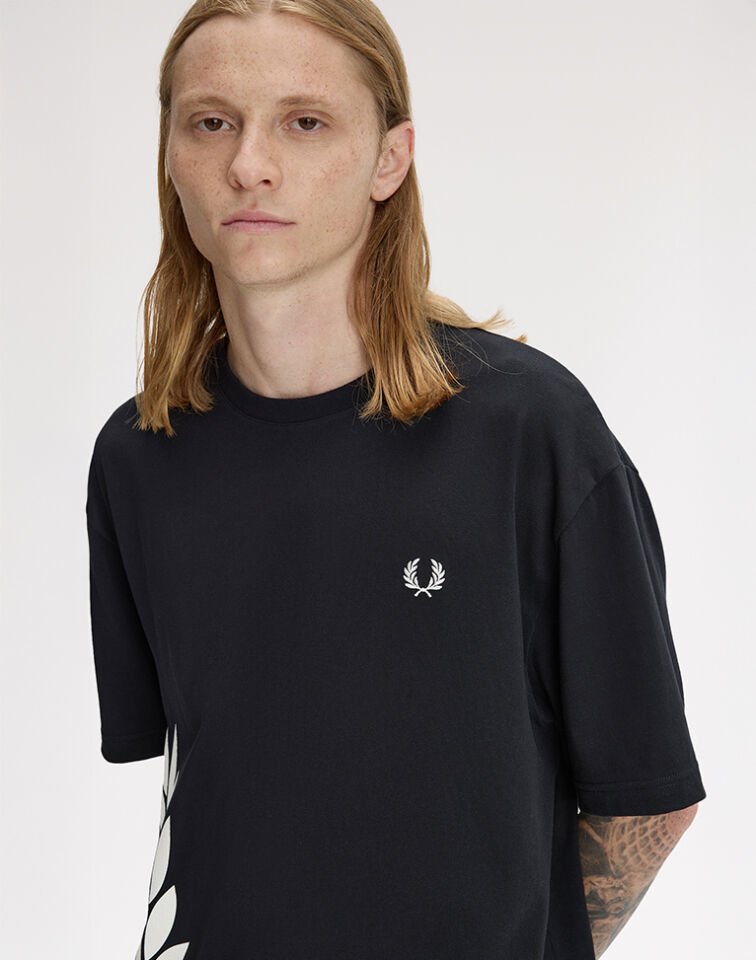 TEXTURED LAUREL WREATH T-SHIRT