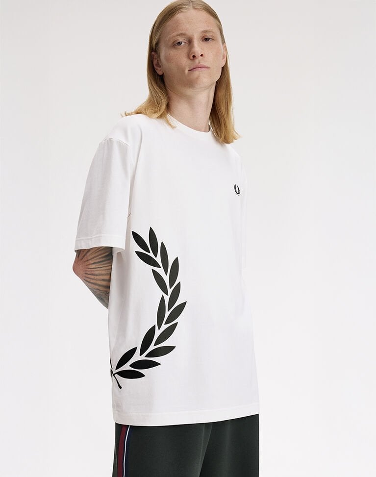 TEXTURED LAUREL WREATH T-SHIRT