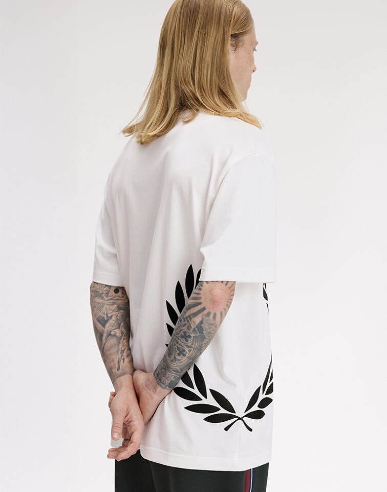 TEXTURED LAUREL WREATH T-SHIRT