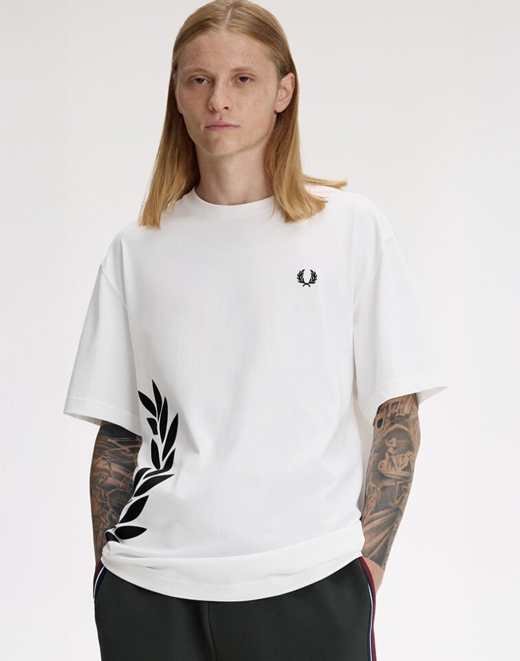 TEXTURED LAUREL WREATH T-SHIRT