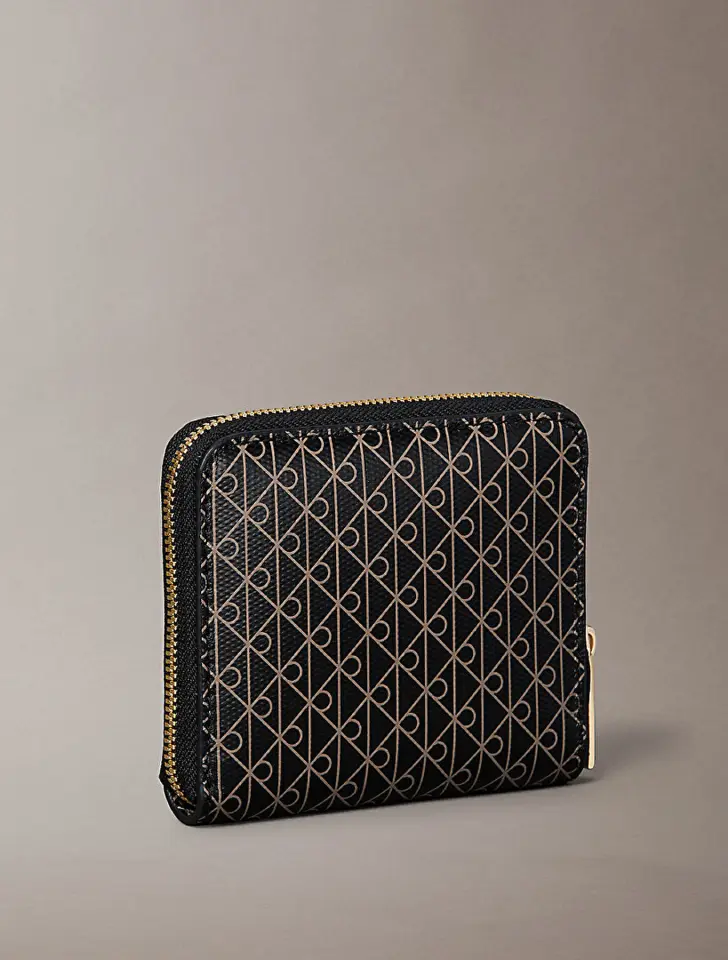 EMBLEM AOP SQUARE ZIP AROUND