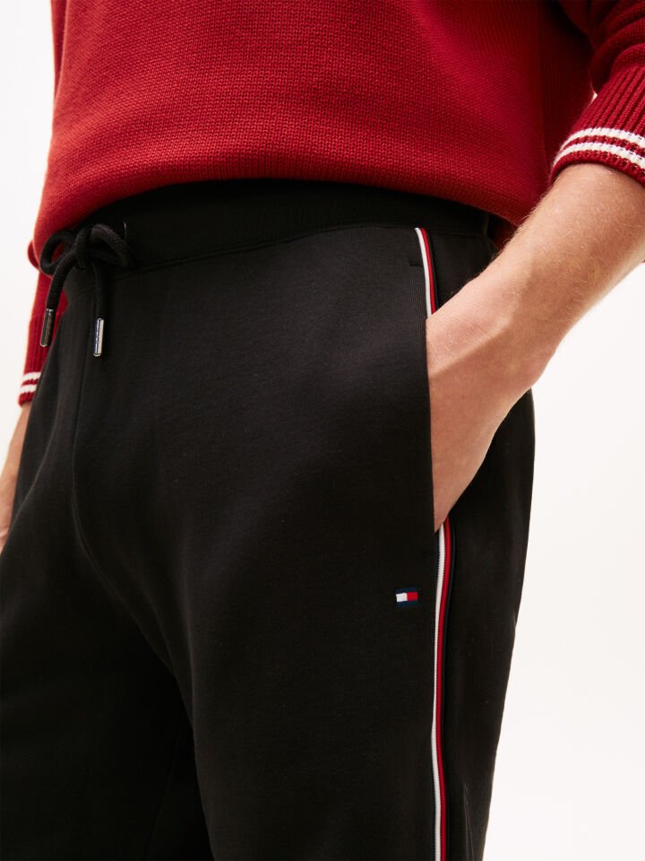 GLOBAL STRIPE SWEATSHORT