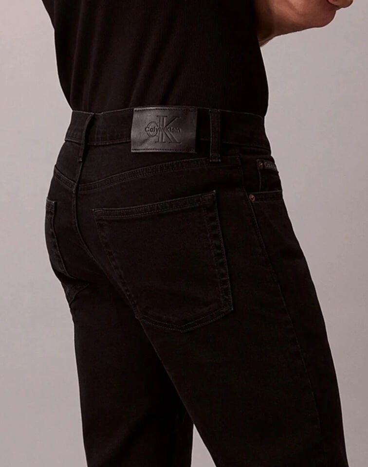 SLIM STRAIGHT JAGUAR BLACK JEAN