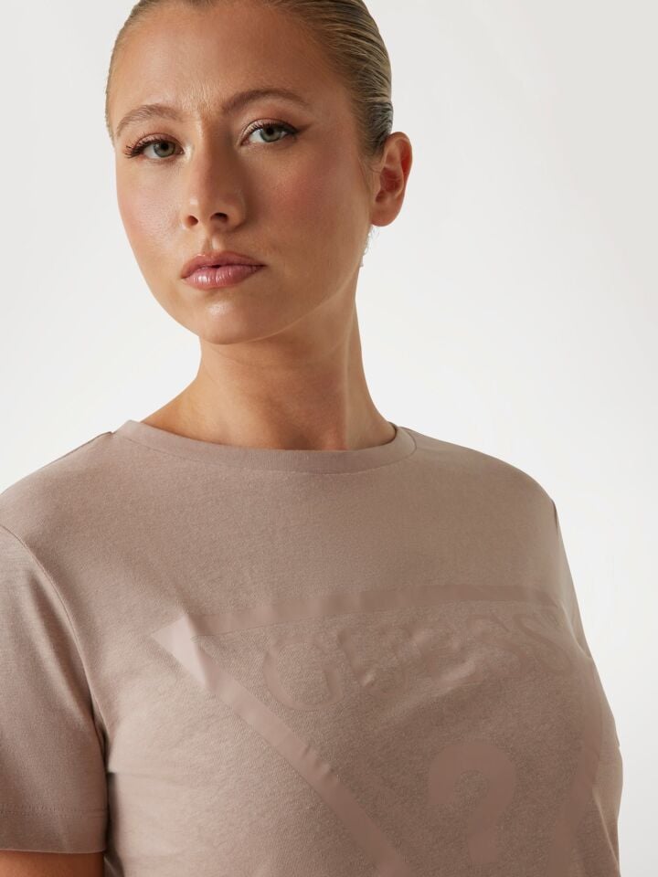 ADELE ÜÇGEN LOGOLU T-SHIRT