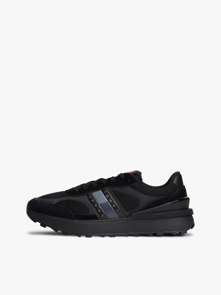 TJM TECHNICAL RUNNER SNEAKERS