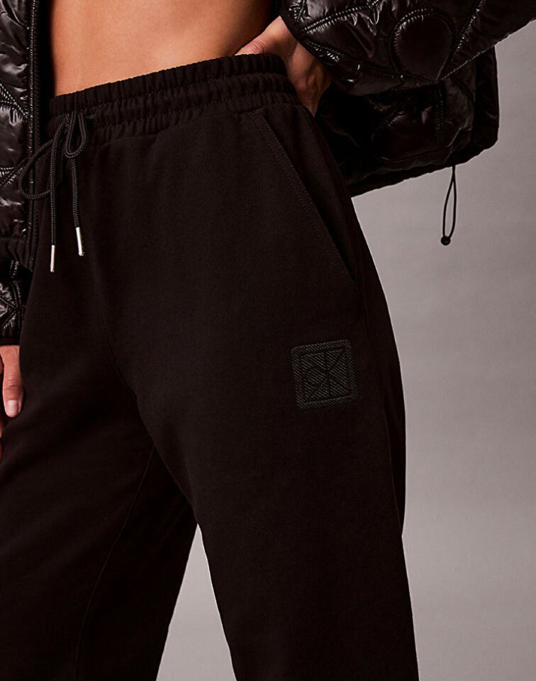 PREMIUM TERRY EMBLEM RELAXED JOG