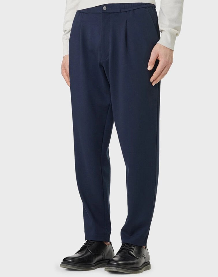 TAPERED TECH KNIT PLEATED PANT