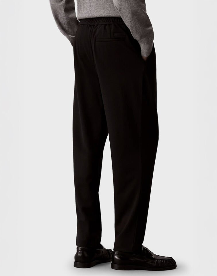 TAPERED TECH KNIT PLEATED PANT